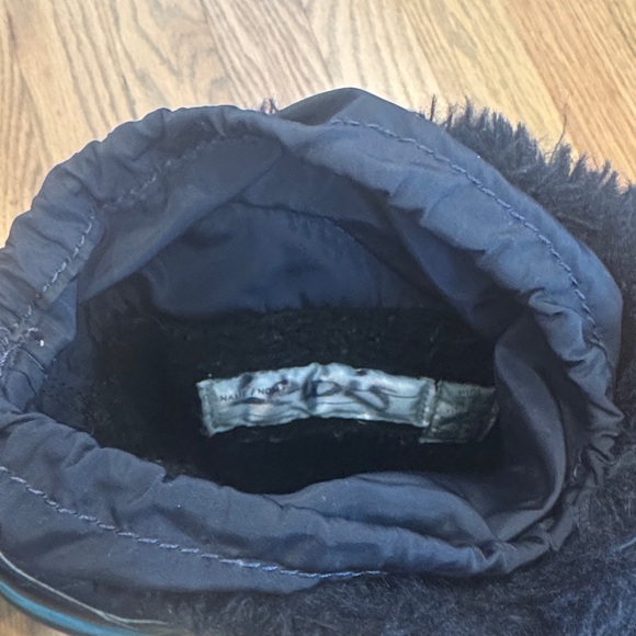 Navy Land’s End Starry Winter Boots with Blue Accents - Picture 6 of 6